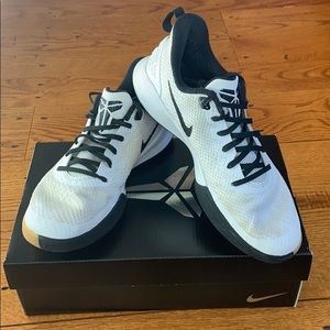 Nike Mamba Focus basketball sneakers